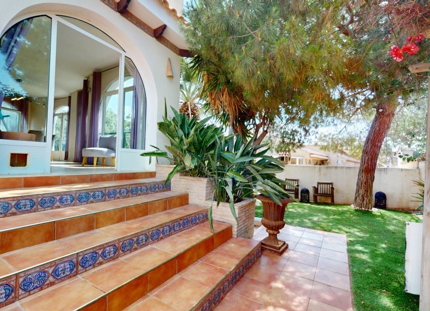 Resale - Villa - Orihuela Costa - La Zenia
