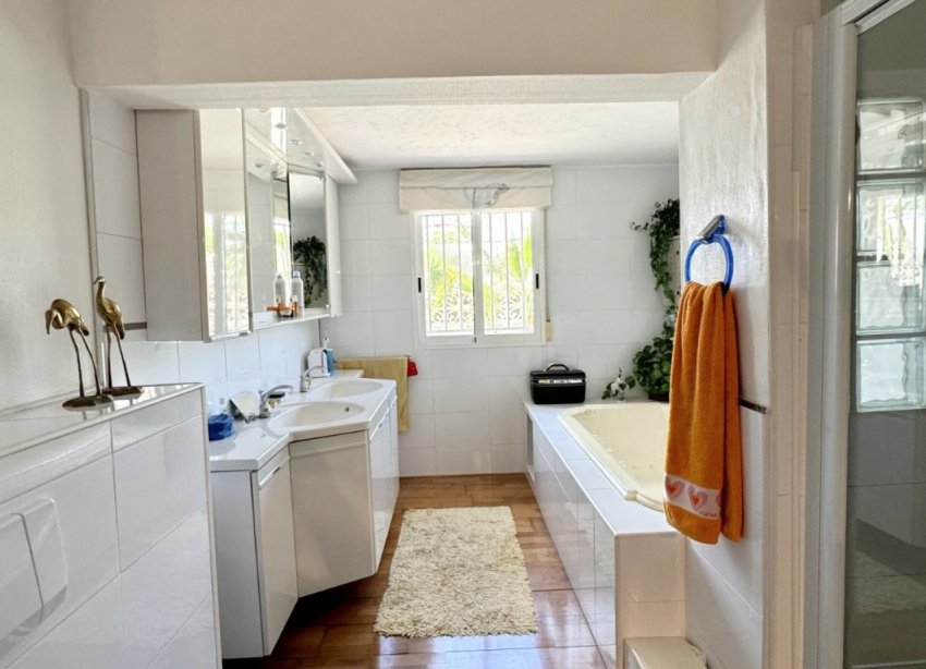 Resale - Villa - Orihuela Costa - La Zenia