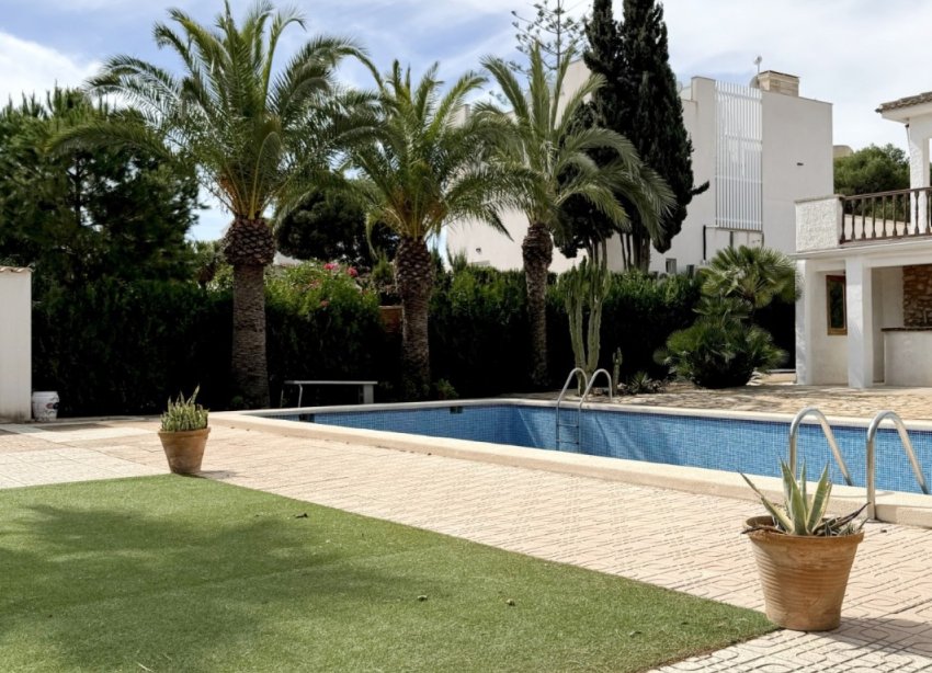 Resale - Villa - Orihuela Costa - La Zenia