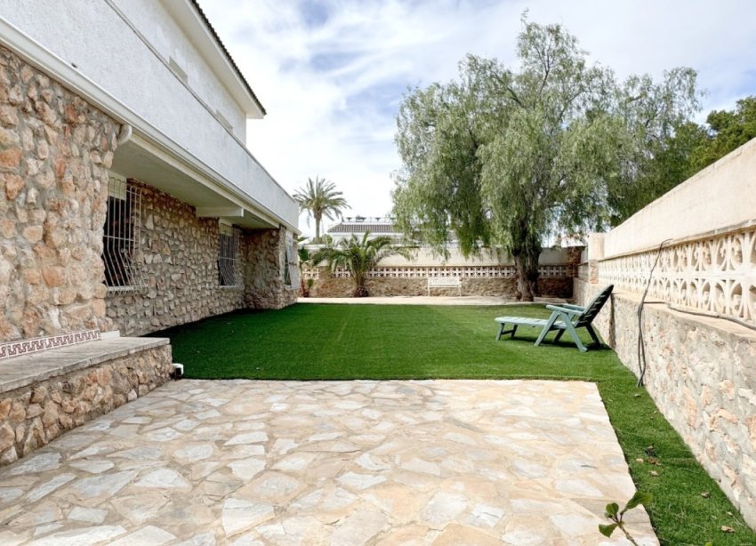 Resale - Villa - Orihuela Costa - La Zenia