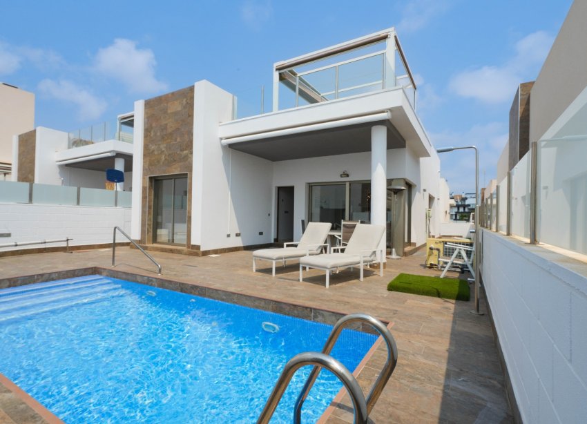 Resale - Villa - Orihuela Costa - La Zenia