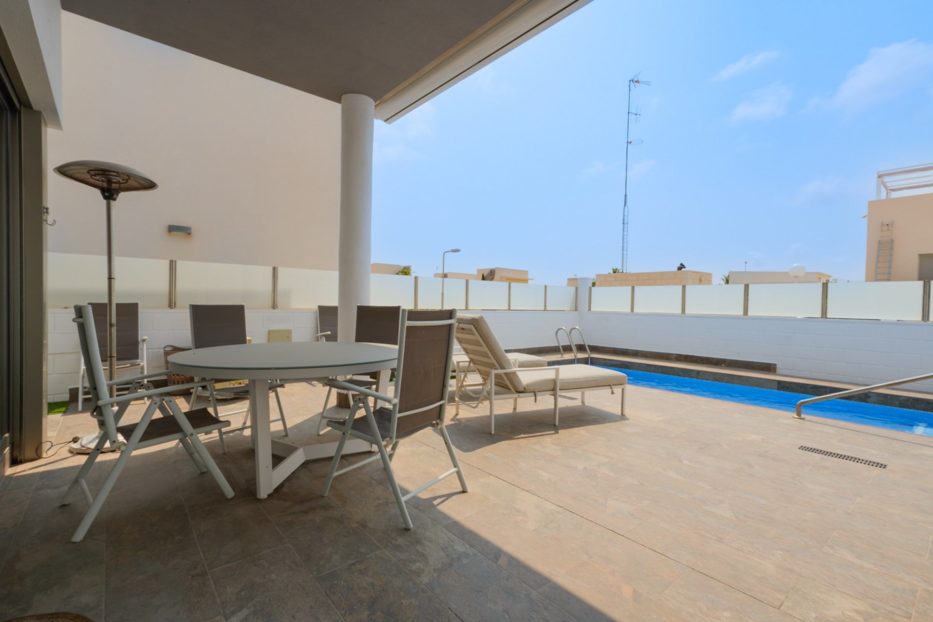 Resale - Villa - Orihuela Costa - La Zenia