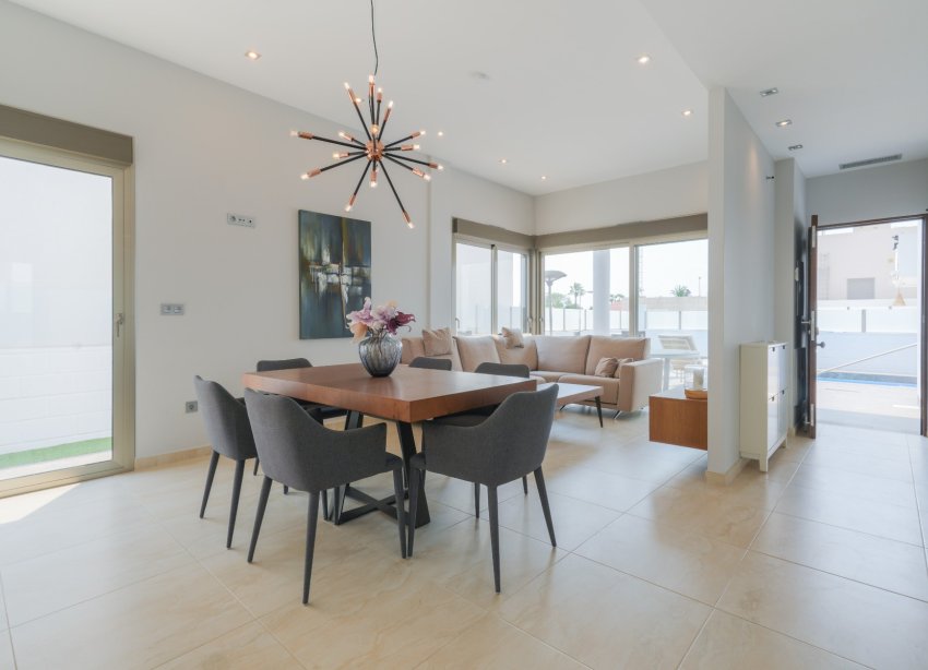 Resale - Villa - Orihuela Costa - La Zenia