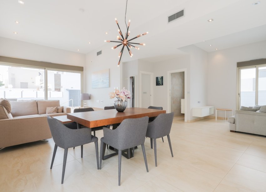 Resale - Villa - Orihuela Costa - La Zenia