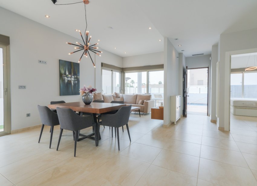 Resale - Villa - Orihuela Costa - La Zenia