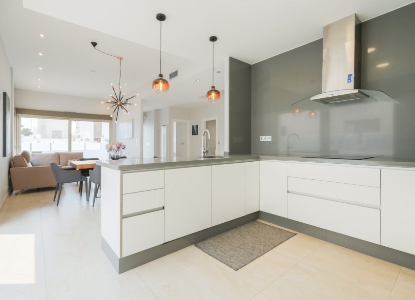 Resale - Villa - Orihuela Costa - La Zenia