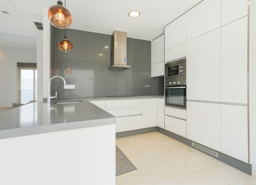 Resale - Villa - Orihuela Costa - La Zenia