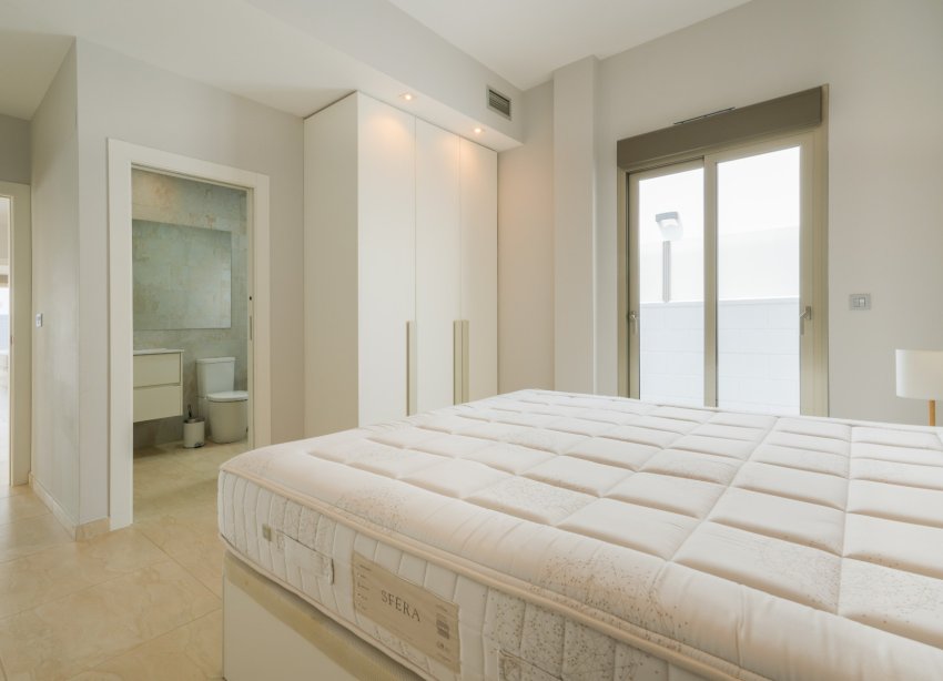 Resale - Villa - Orihuela Costa - La Zenia