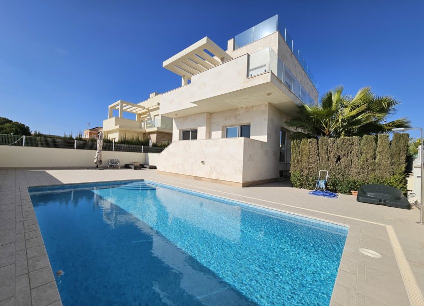 Resale - Villa - Orihuela Costa - La Zenia