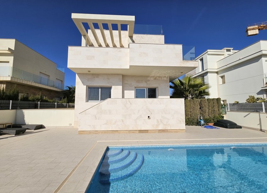 Resale - Villa - Orihuela Costa - La Zenia