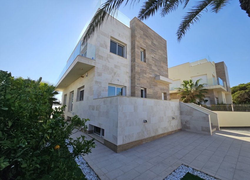 Resale - Villa - Orihuela Costa - La Zenia