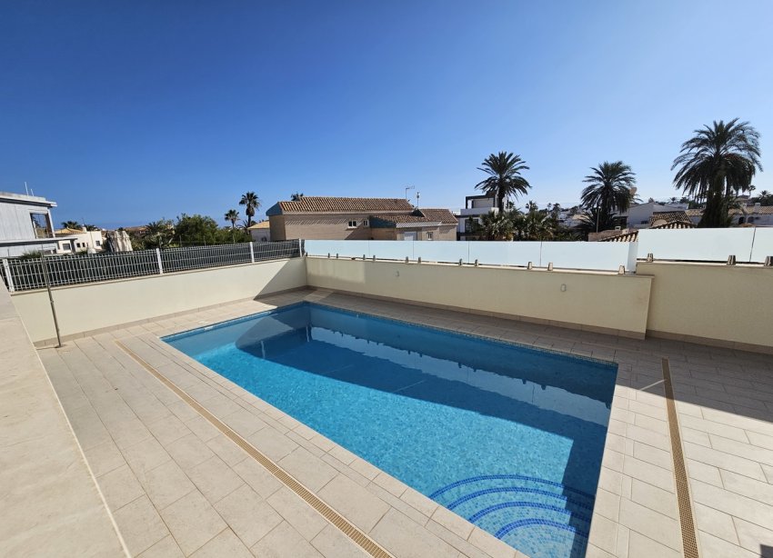 Resale - Villa - Orihuela Costa - La Zenia