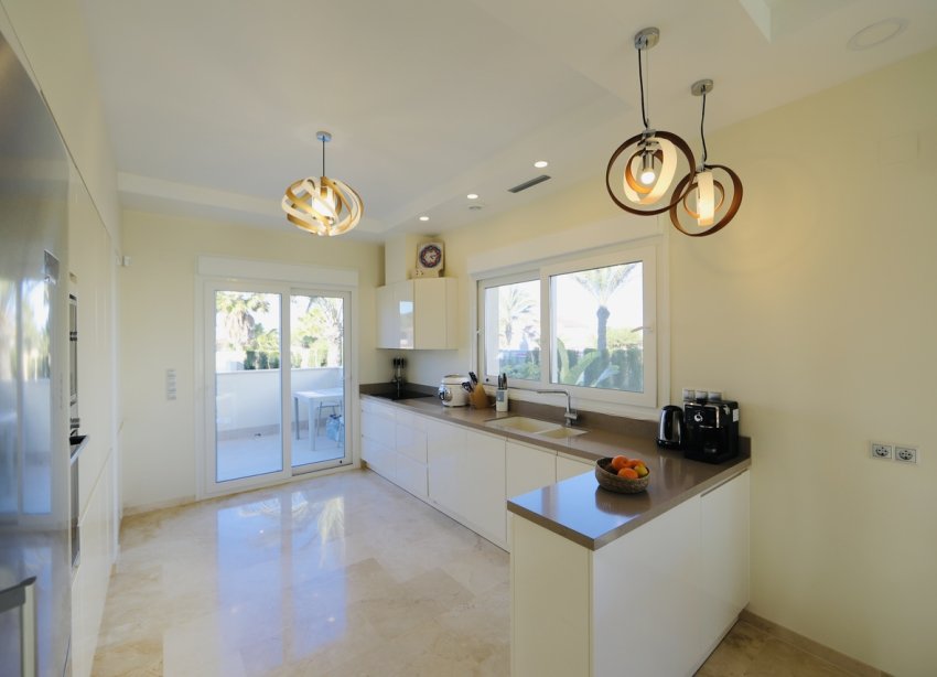 Resale - Villa - Orihuela Costa - La Zenia