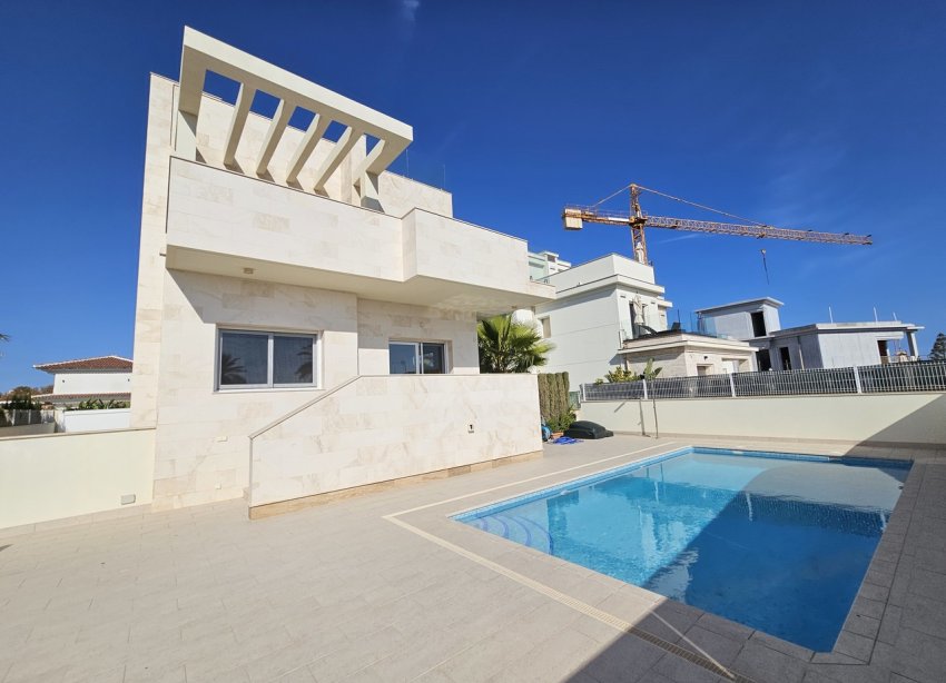 Resale - Villa - Orihuela Costa - La Zenia