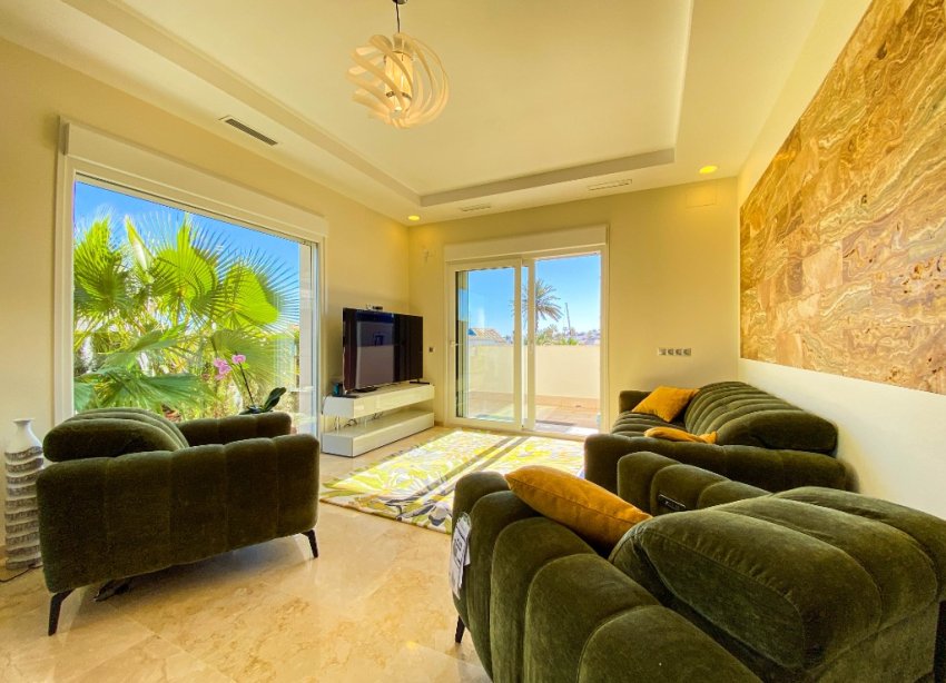 Resale - Villa - Orihuela Costa - La Zenia