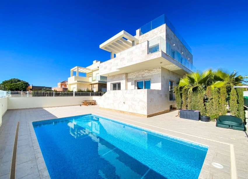 Resale - Villa - Orihuela Costa - La Zenia