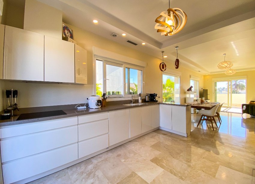 Resale - Villa - Orihuela Costa - La Zenia