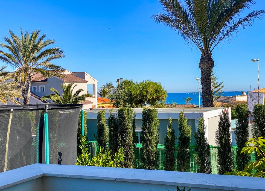 Resale - Villa - Orihuela Costa - La Zenia
