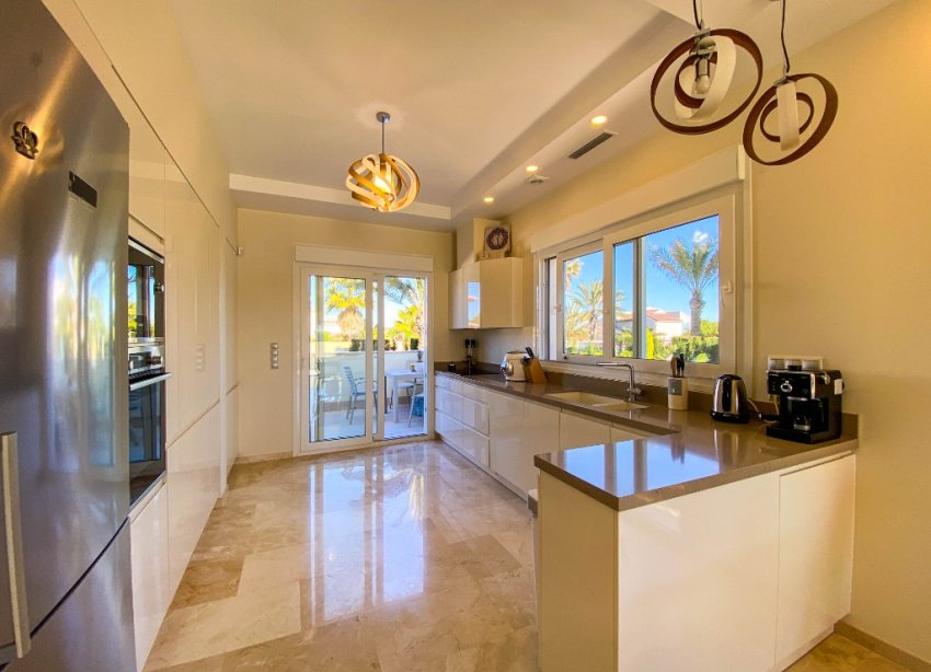 Resale - Villa - Orihuela Costa - La Zenia