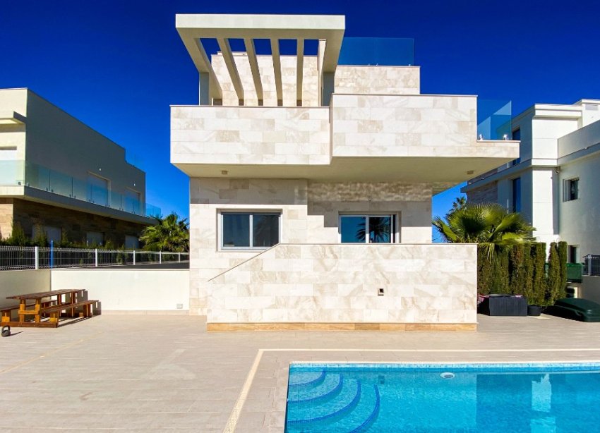 Resale - Villa - Orihuela Costa - La Zenia