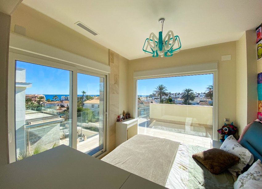 Resale - Villa - Orihuela Costa - La Zenia