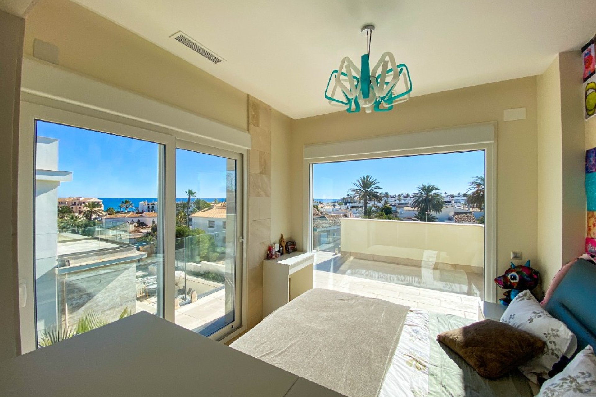 Resale - Villa - Orihuela Costa - La Zenia