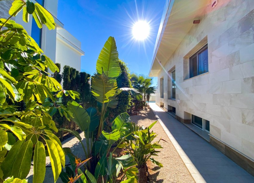 Resale - Villa - Orihuela Costa - La Zenia