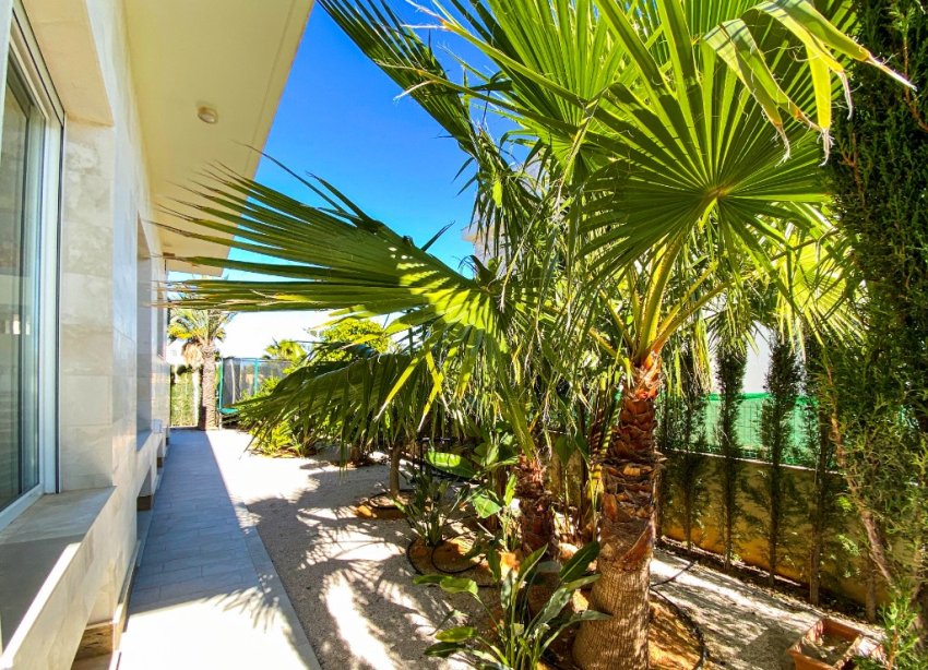 Resale - Villa - Orihuela Costa - La Zenia