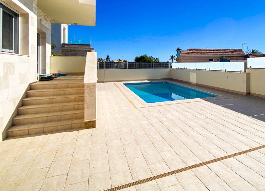 Resale - Villa - Orihuela Costa - La Zenia