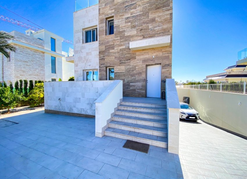 Resale - Villa - Orihuela Costa - La Zenia