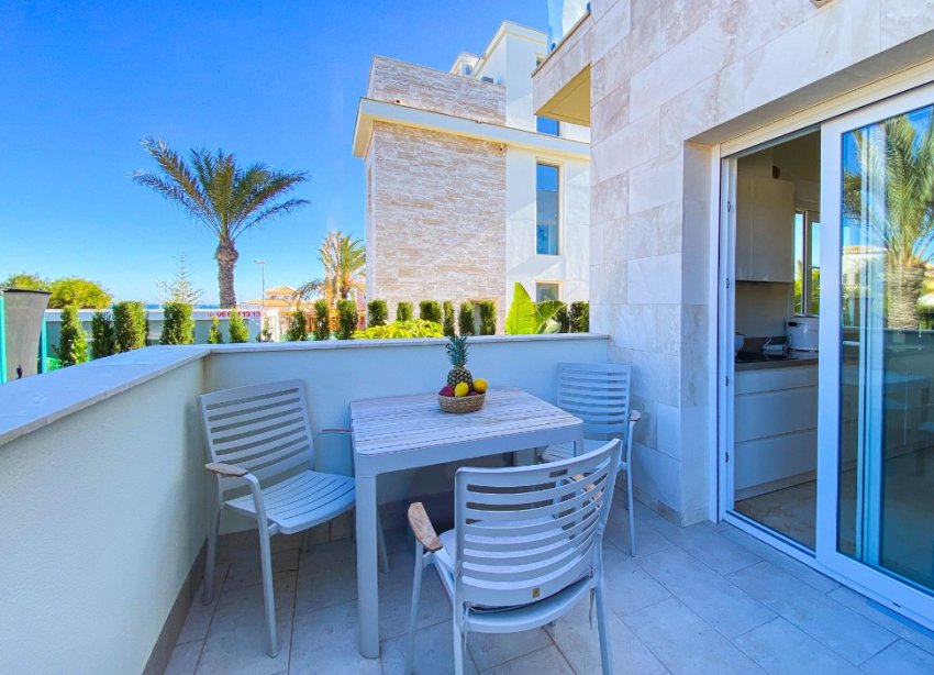Resale - Villa - Orihuela Costa - La Zenia