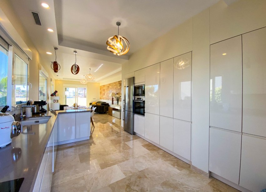 Resale - Villa - Orihuela Costa - La Zenia