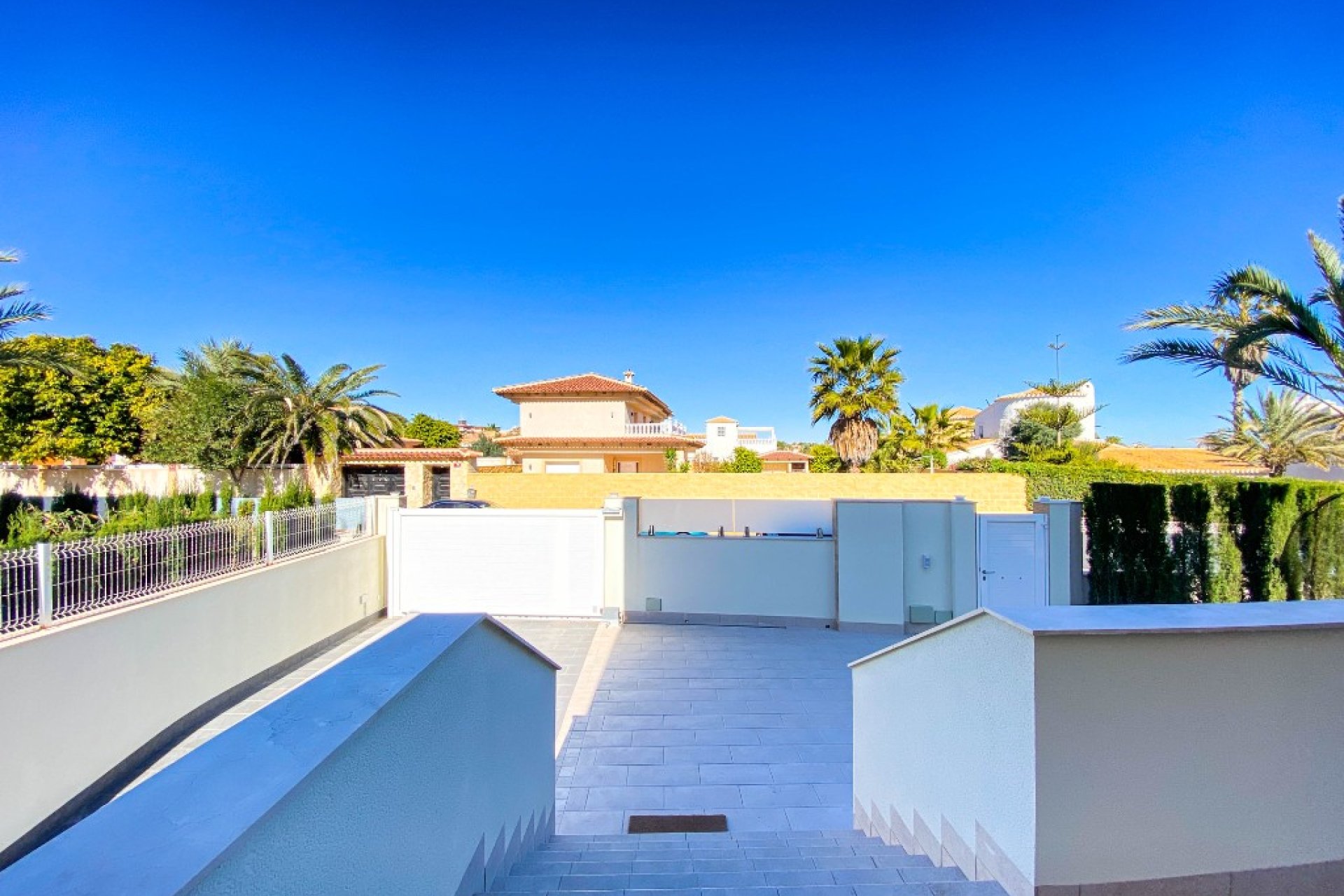 Resale - Villa - Orihuela Costa - La Zenia