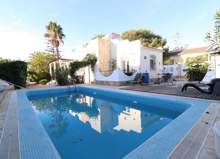 Resale - Villa - Orihuela Costa - La Zenia