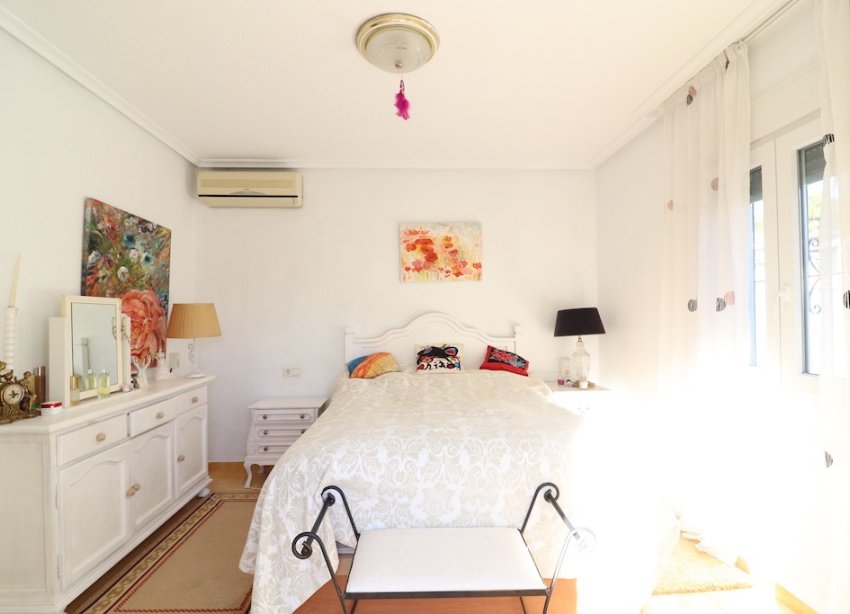 Resale - Villa - Orihuela Costa - La Zenia