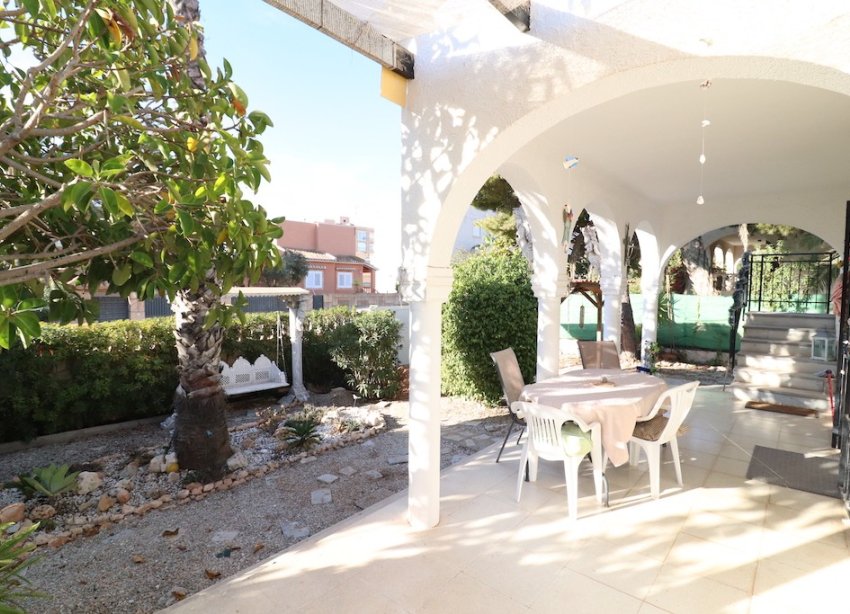 Resale - Villa - Orihuela Costa - La Zenia