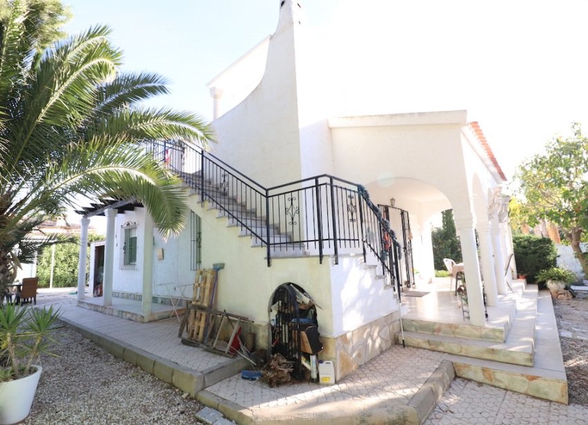 Resale - Villa - Orihuela Costa - La Zenia