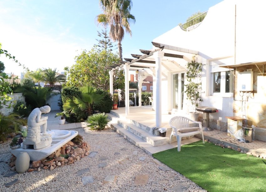 Resale - Villa - Orihuela Costa - La Zenia