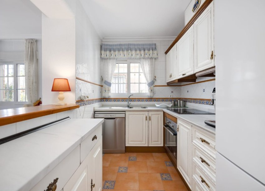 Resale - Villa - Orihuela Costa - La Zenia