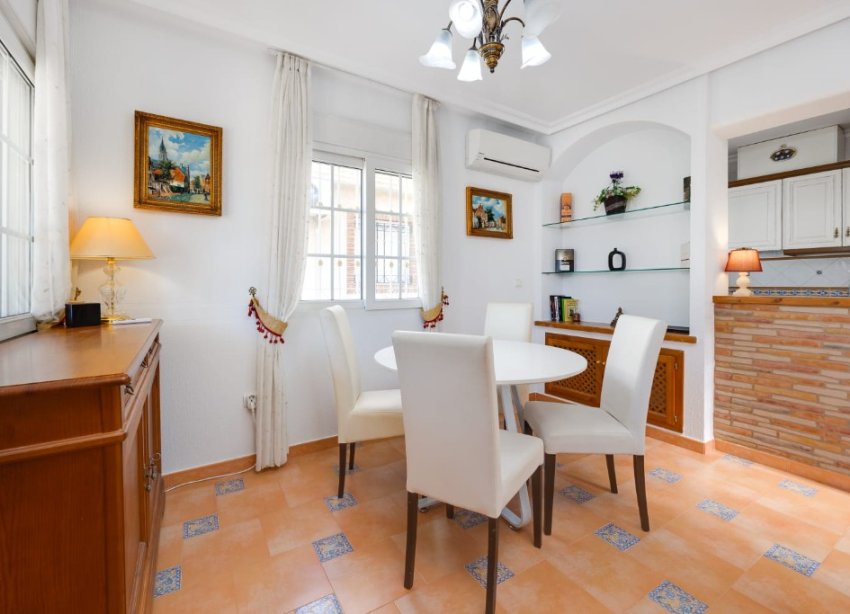 Resale - Villa - Orihuela Costa - La Zenia