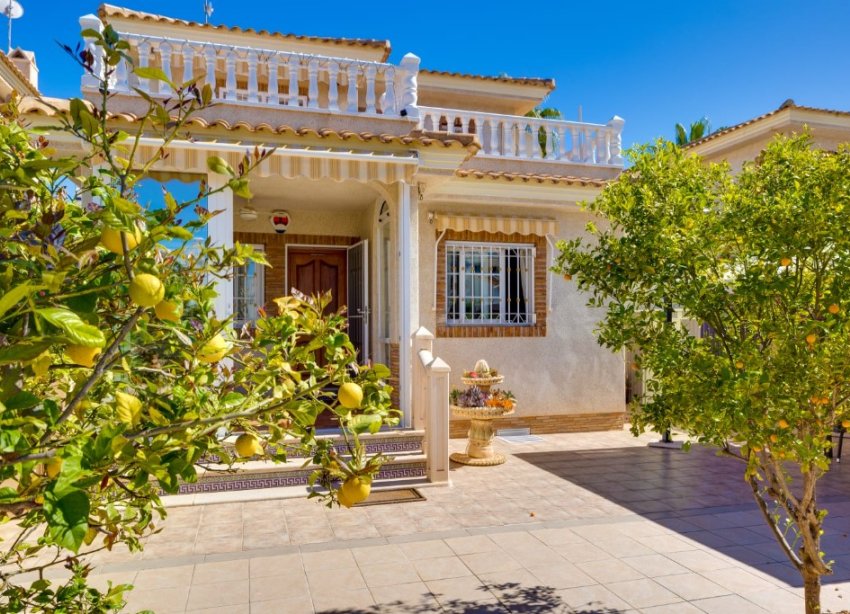 Resale - Villa - Orihuela Costa - La Zenia