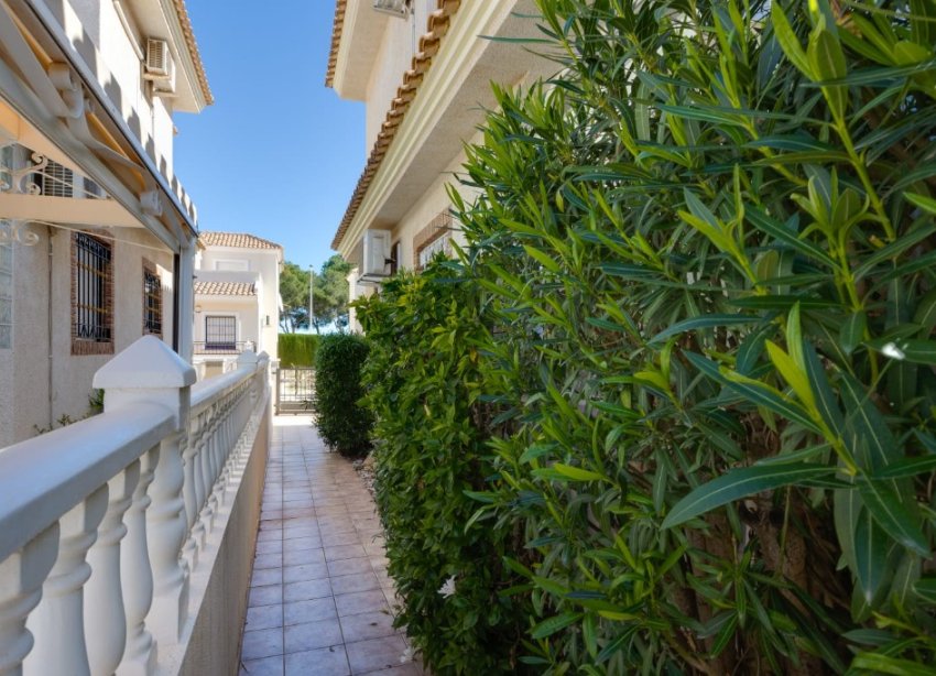 Resale - Villa - Orihuela Costa - La Zenia