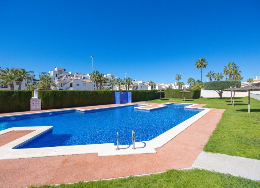 Resale - Villa - Orihuela Costa - La Zenia