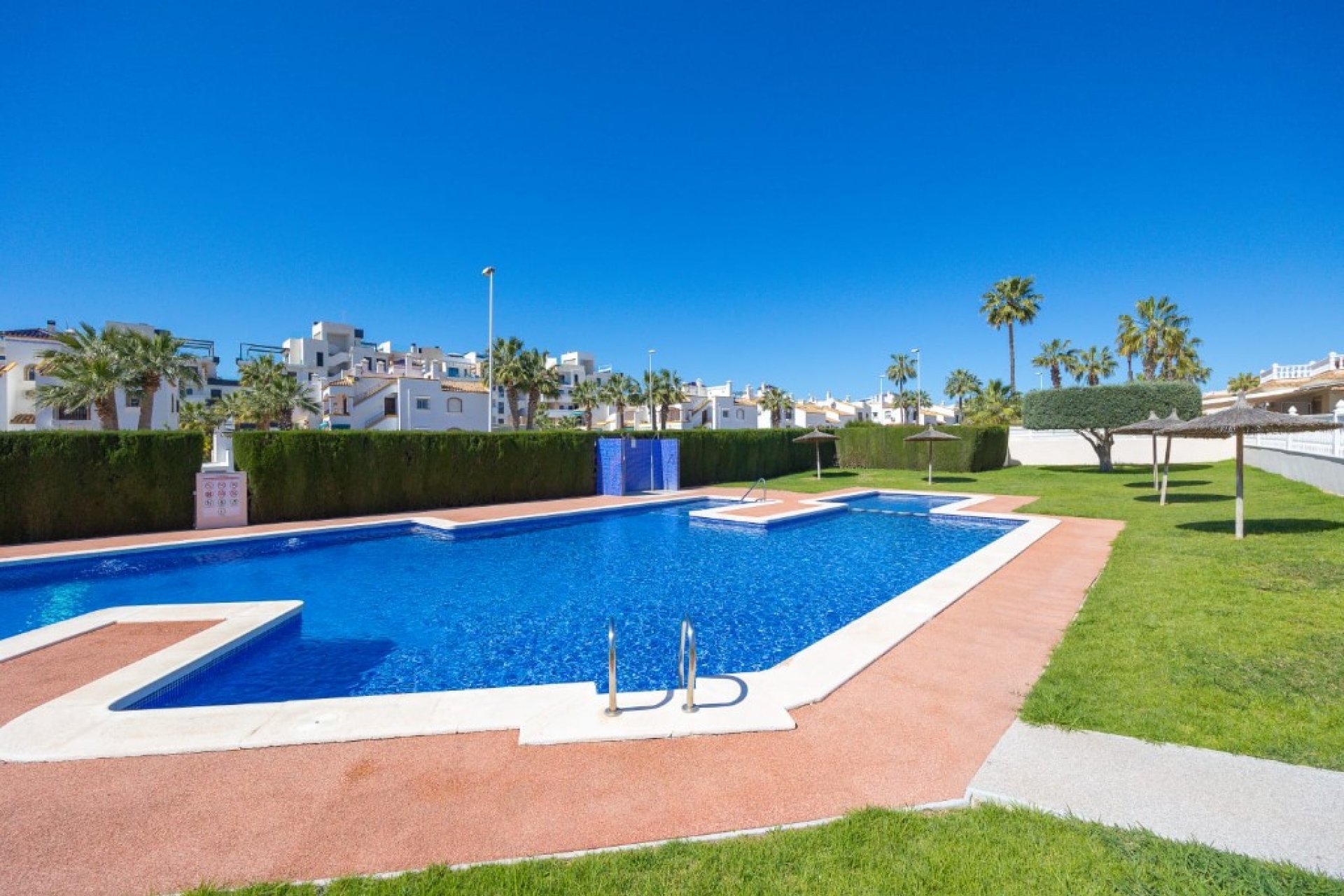 Resale - Villa - Orihuela Costa - La Zenia
