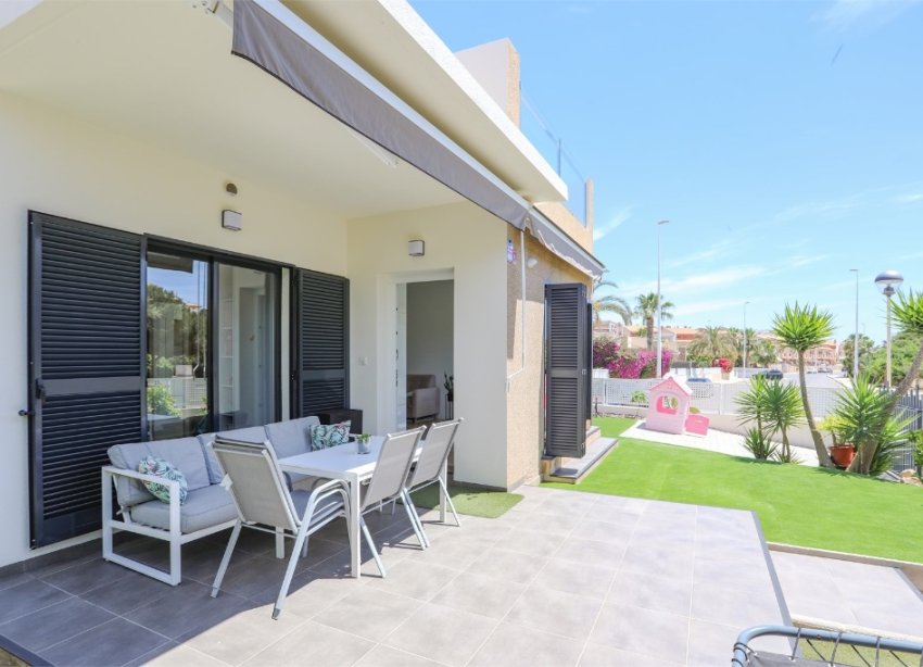 Resale - Villa - Orihuela Costa - La Zenia