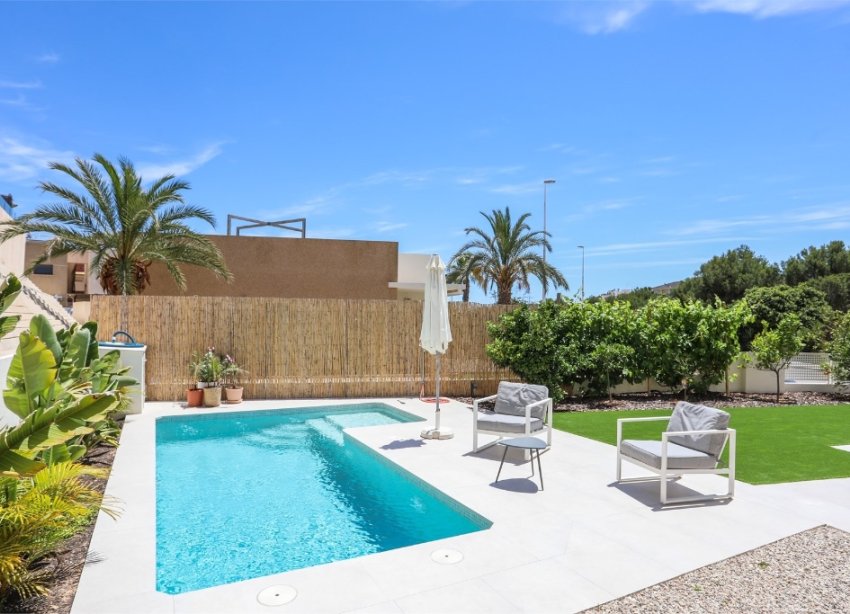 Resale - Villa - Orihuela Costa - La Zenia