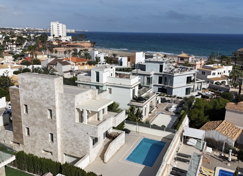 Resale - Villa - Orihuela Costa - La Zenia