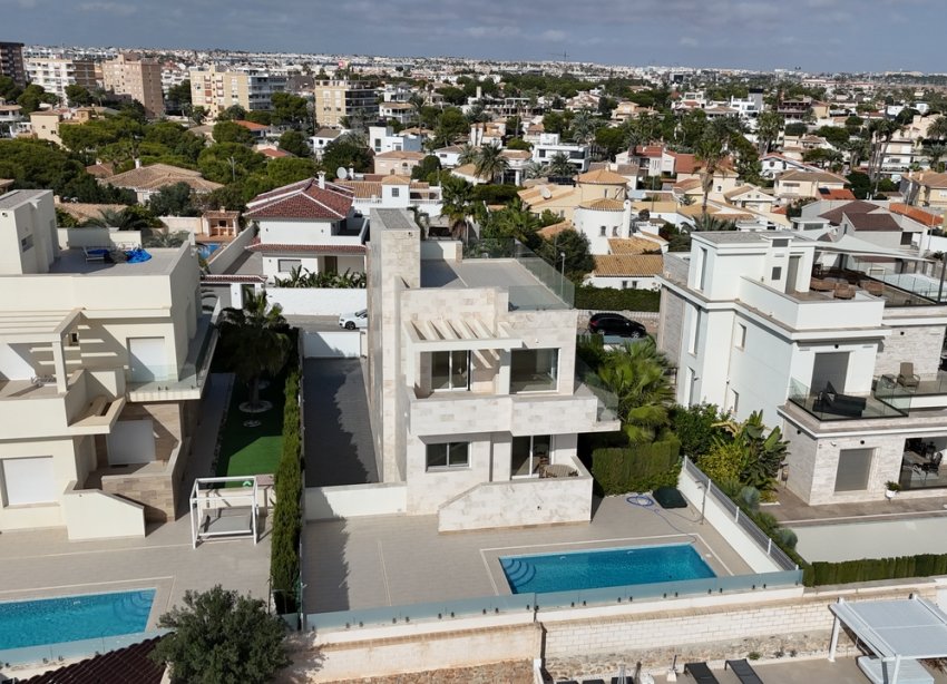 Resale - Villa - Orihuela Costa - La Zenia