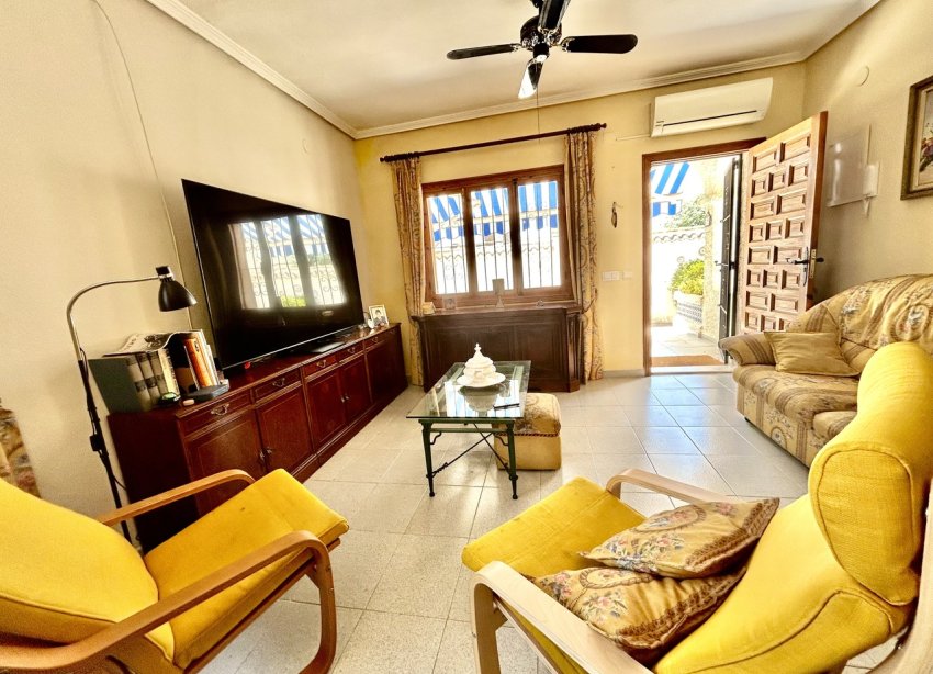 Resale - Villa - Orihuela Costa - La Zenia