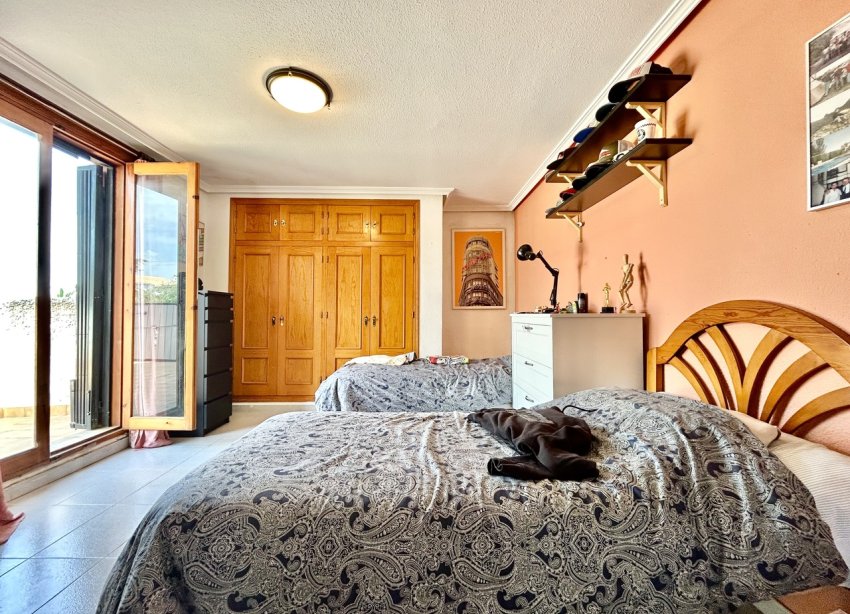 Resale - Villa - Orihuela Costa - La Zenia